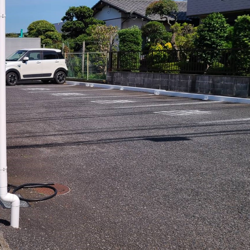 表の駐車場の画像